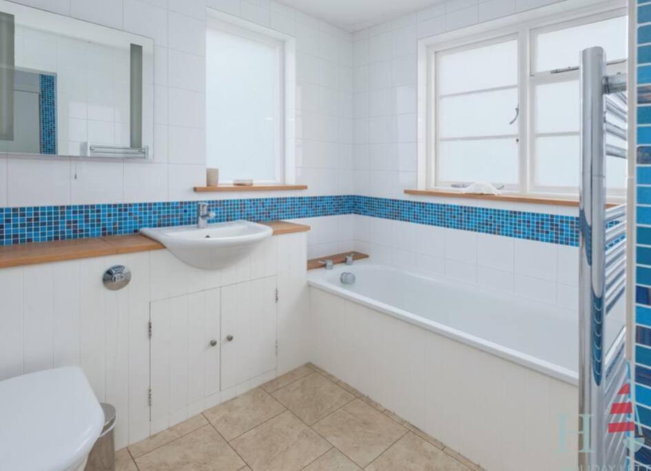 The Old Boat House, Seaview - Seafront Three Bedroom Cottage With Separate Two Bedroom Annexe Bagian luar foto